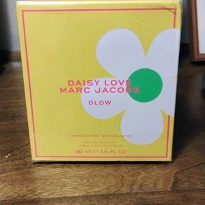 Marc Jacobs Daisy Love Glow Perfume - Yellow and White